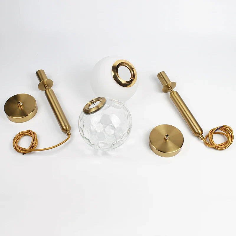 GoldElegance - Luxuriöse goldene Lampe